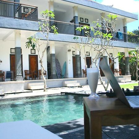 Uluwatu Made Guesthouse Esterno foto
