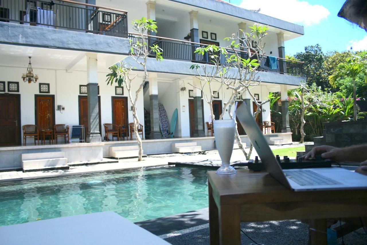 Uluwatu Made Guesthouse Esterno foto