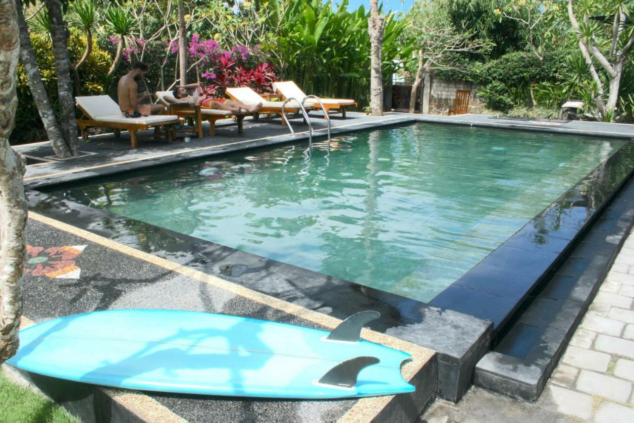 Uluwatu Made Guesthouse Esterno foto