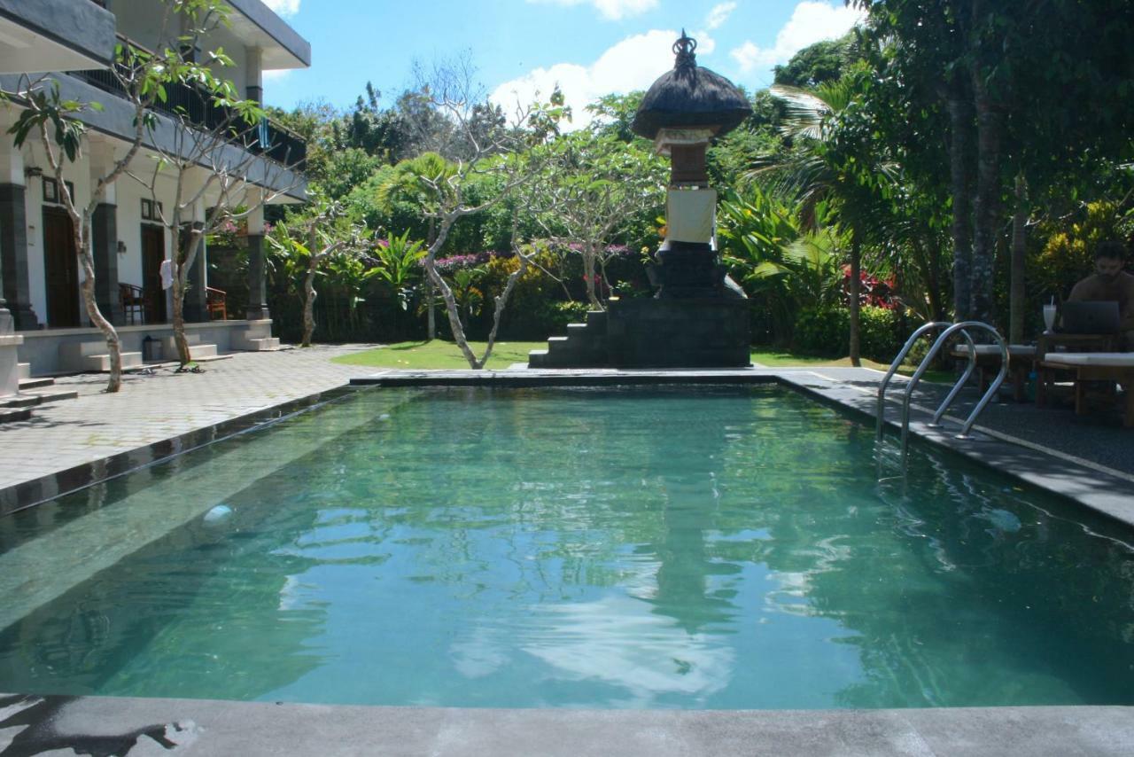 Uluwatu Made Guesthouse Esterno foto